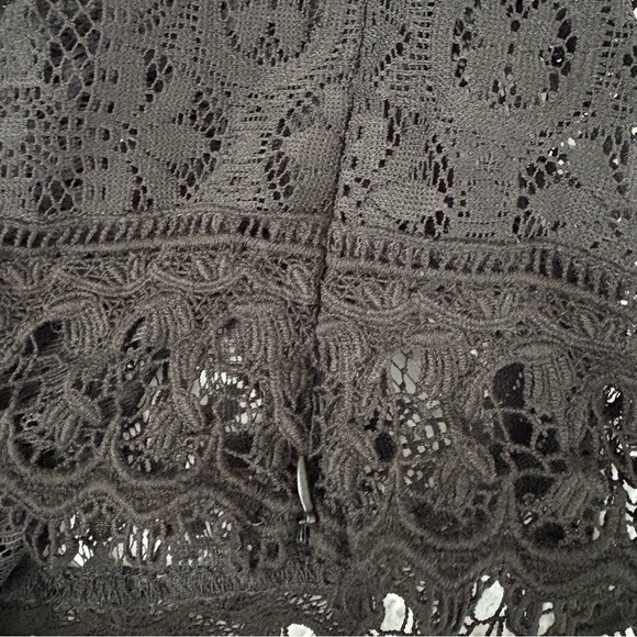 Forever 21 MEDIUM long sleeve black Lace Sheer Top cropped - Picture 4 of 6
